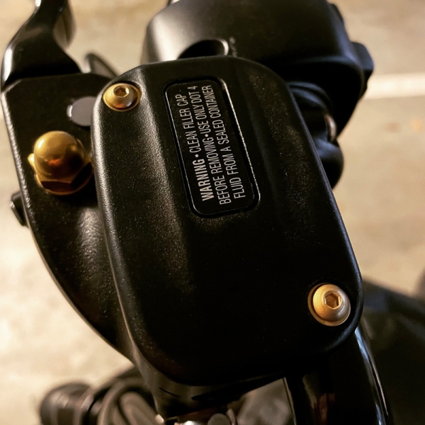 Bremszylinderdeckel Schrauben - Softail gold